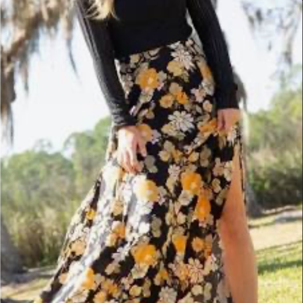 NATURAL LIFE Yellow and Gold Maxi Skirt with Slit
